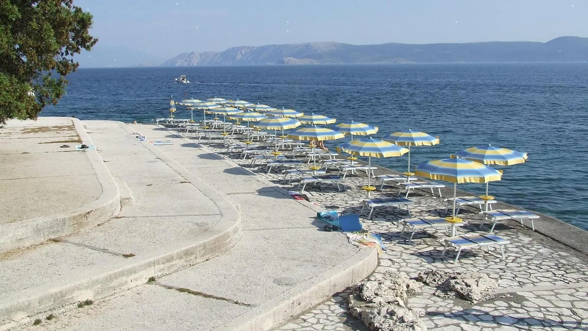 Helle Wohnung In Selce Mit Terrasse 0*,  Croatia